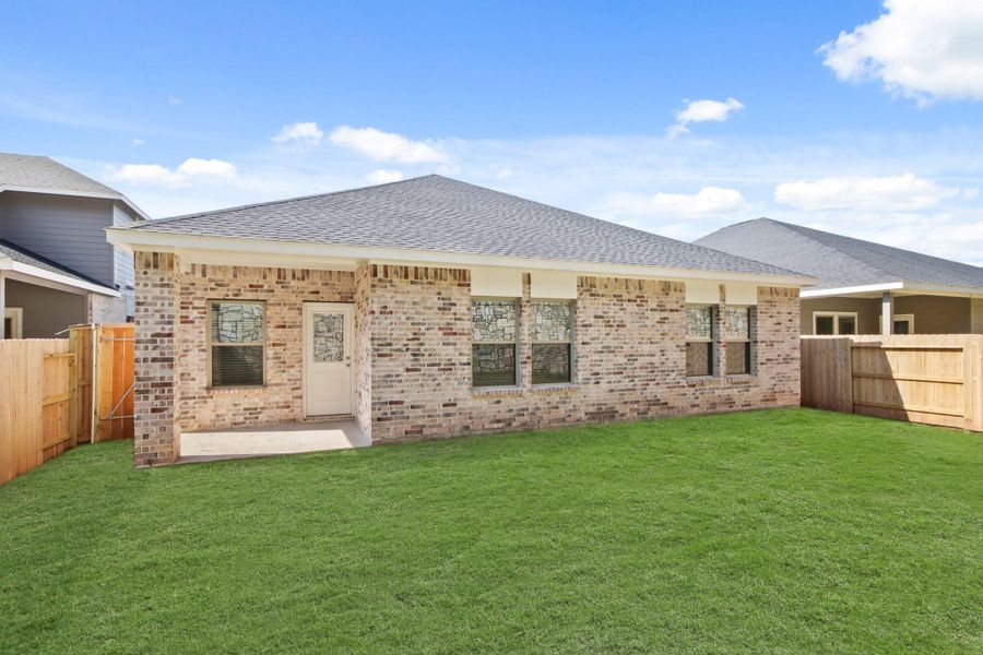 Exterior details and patio area of a home in Westridge Cove, Conroe (Image 3). Exterior details and patio area of a home in Westridge Cove, Conroe (Image 3).