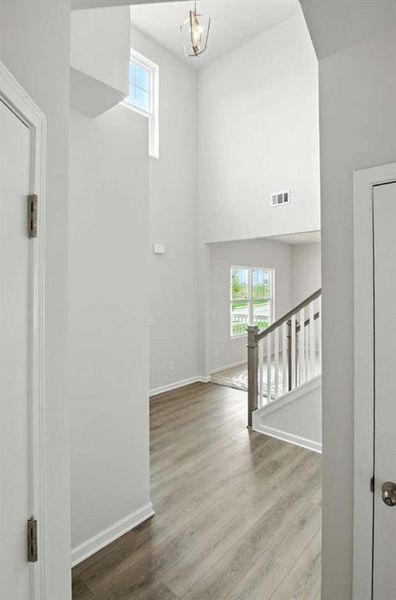 Spacious, unfurnished interior of a new home in Creekside Landing, Dallas (Image 20).