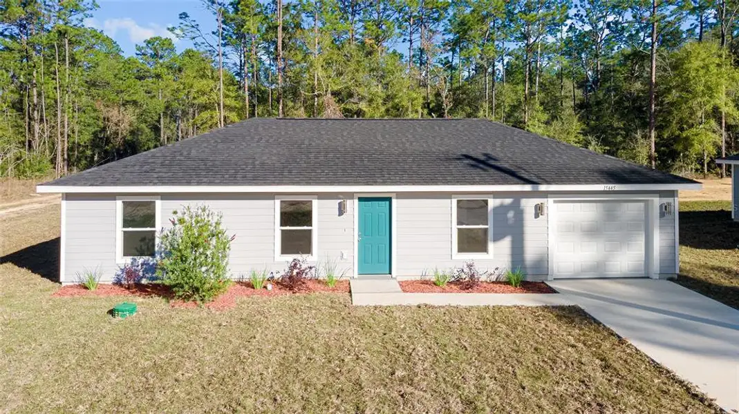 Exterior details and patio area of a home in , Ocala (Image 3). Exterior details and patio area of a home in , Ocala (Image 3).