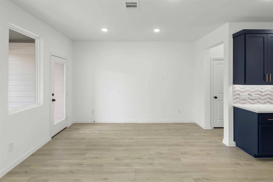 Spacious, unfurnished interior of a new home in Sereno Oaks at Buckner Terrace, Dallas (Image 13).