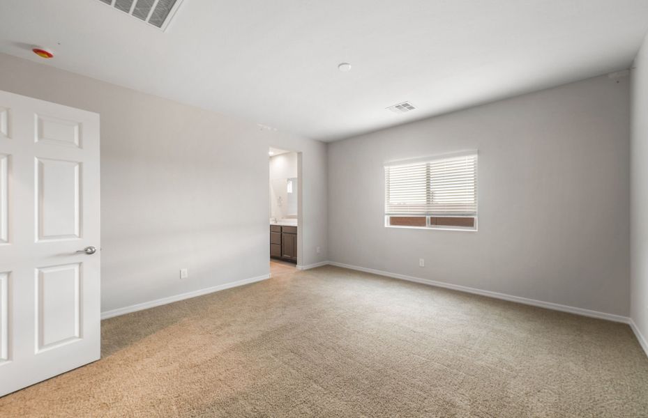 Spacious, unfurnished interior of a new home in El Cidro, Goodyear (Image 15).