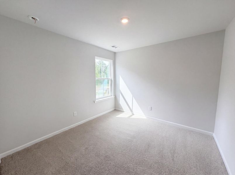 Spacious, unfurnished interior of a new home in , Summerville (Image 16).