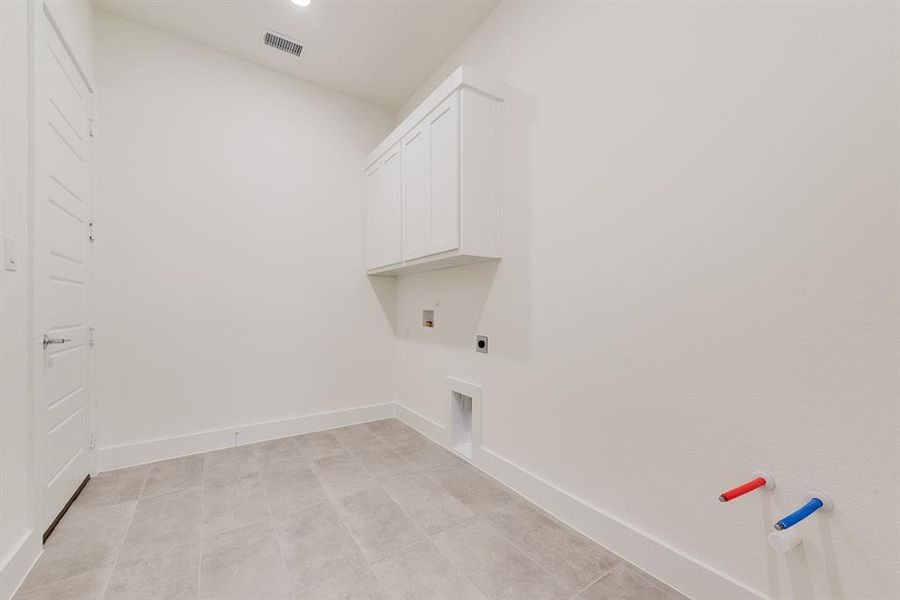 Spacious, unfurnished interior of a new home in Quail Hollow, Rockwall (Image 17).