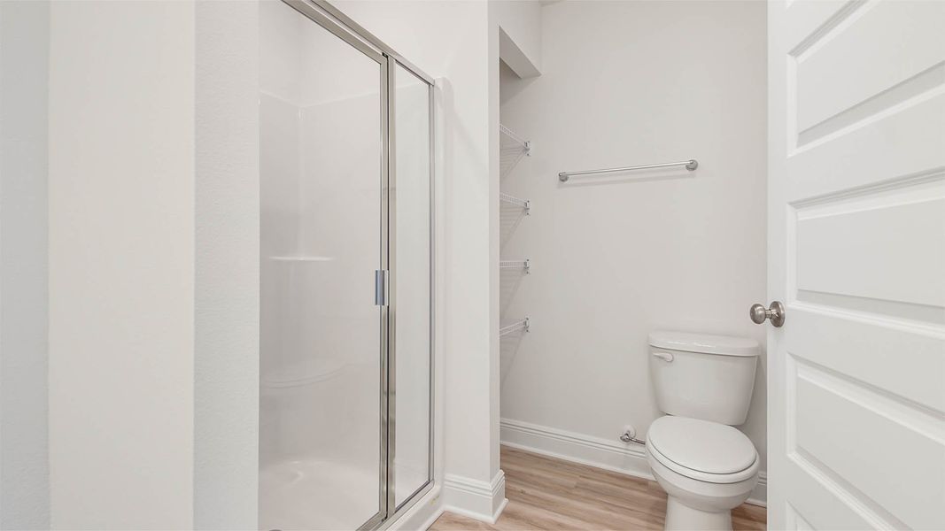 Spacious, unfurnished interior of a new home in Bayside at Ward Creek, Panama City Beach (Image 26).