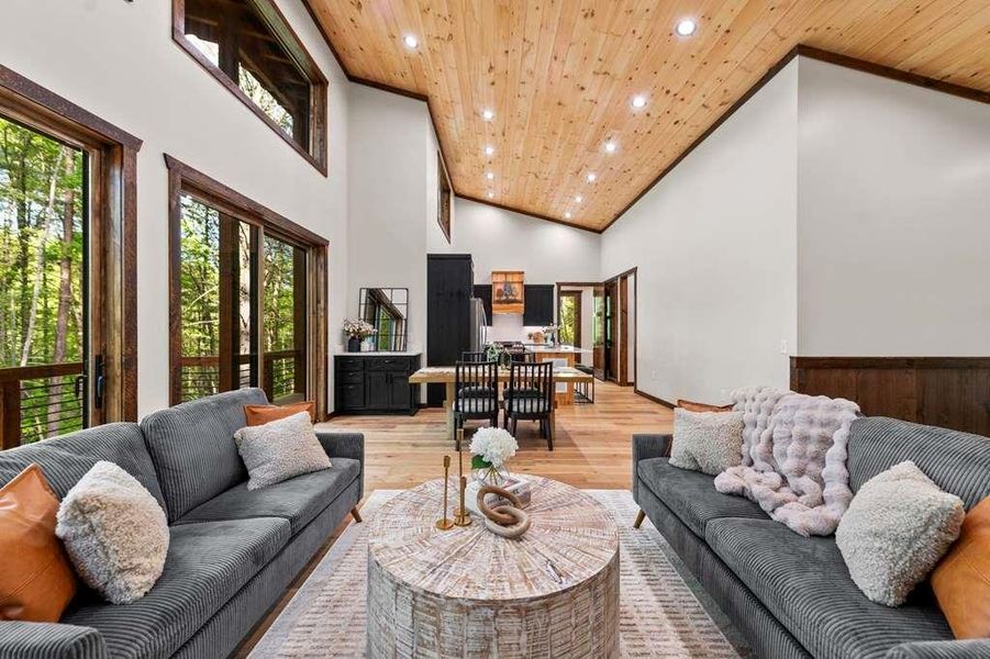 Image 83 of a home in .