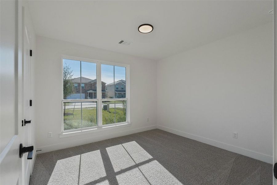 Spacious, unfurnished interior of a new home in Grand Oaks Reserve, Cleveland (Image 24).