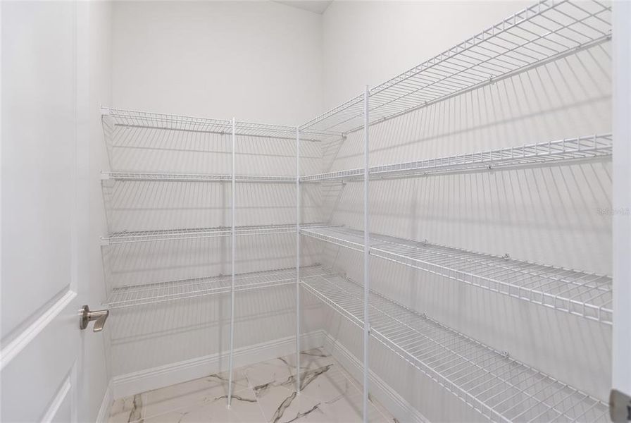 Spacious, unfurnished interior of a new home in , Sarasota (Image 24).
