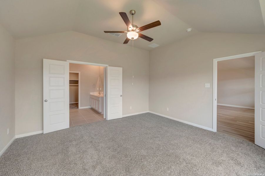 Spacious, unfurnished interior of a new home in Greenspoint Heights, Seguin (Image 21).