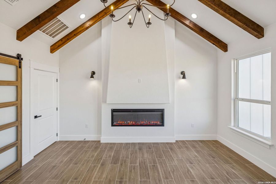 Spacious, unfurnished interior of a new home in , Floresville (Image 28).