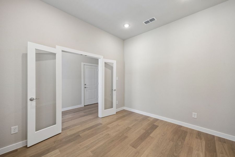 Spacious, unfurnished interior of a new home in Dove Hollow, Waxahachie (Image 36). Spacious, unfurnished interior of a new home in Dove Hollow, Waxahachie (Image 36).