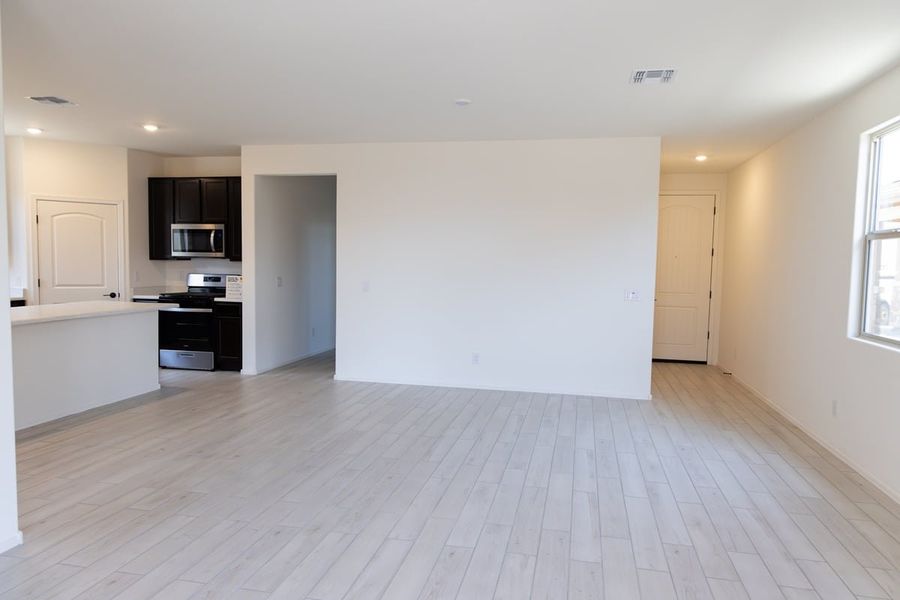Spacious, unfurnished interior of a new home in The Legends at Gladden Farms, Marana (Image 4). Spacious, unfurnished interior of a new home in The Legends at Gladden Farms, Marana (Image 4).