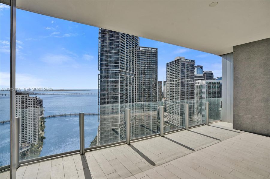Condo located in Miami, FL showcasing its design and architecture (Image 5).