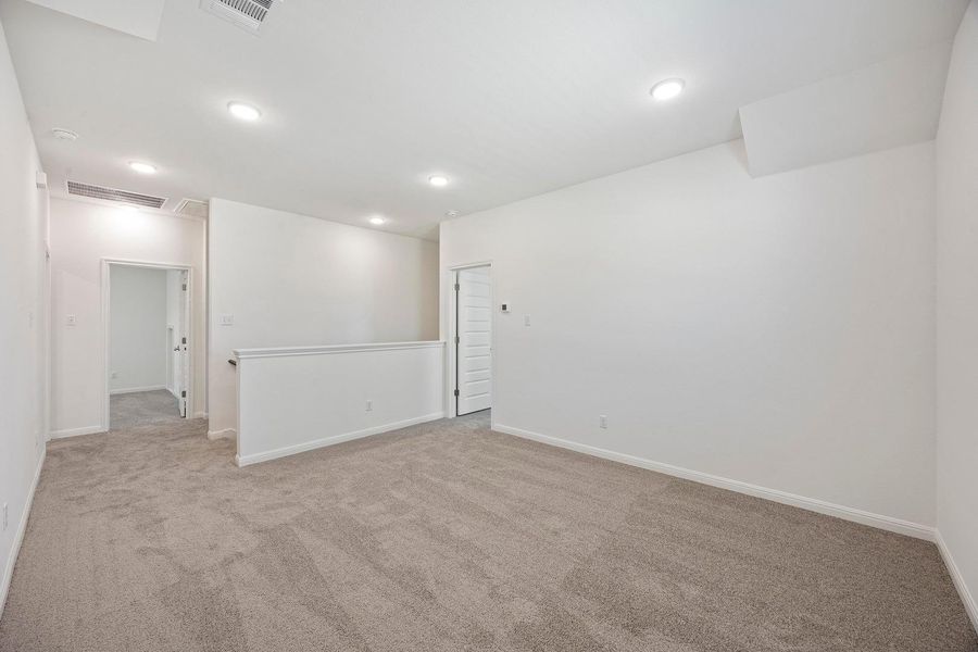 Spacious, unfurnished interior of a new home in Trinity Ranch, Elgin (Image 21).