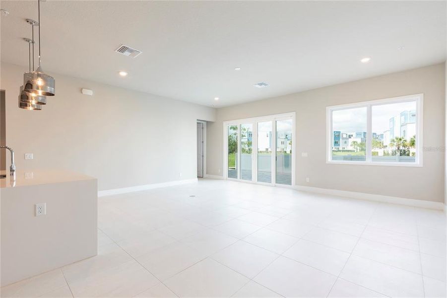 Spacious, unfurnished interior of a new home in , Kissimmee (Image 9).