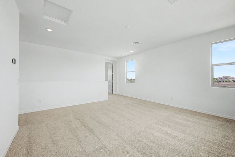Spacious, unfurnished interior of a new home in Soleo, San Tan Valley (Image 9).