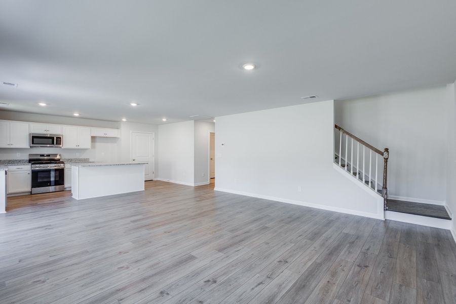 Spacious, unfurnished interior of a new home in Bluefield, Lexington (Image 16).