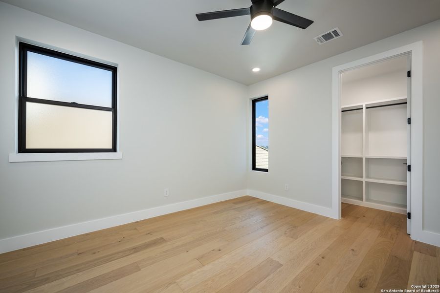 Spacious, unfurnished interior of a new home in , San Antonio (Image 24).