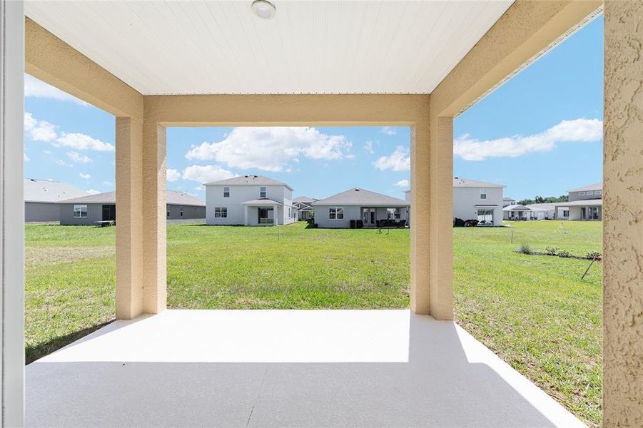 Exterior details and patio area of a home in Calesa Township, Ocala (Image 4).