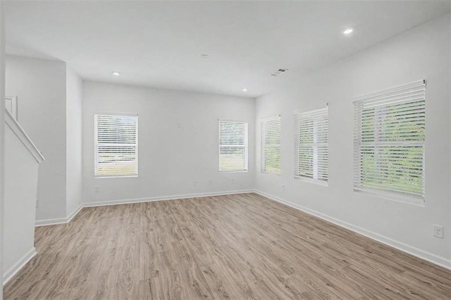 Spacious, unfurnished interior of a new home in Sawmill Creek, Mableton (Image 22).