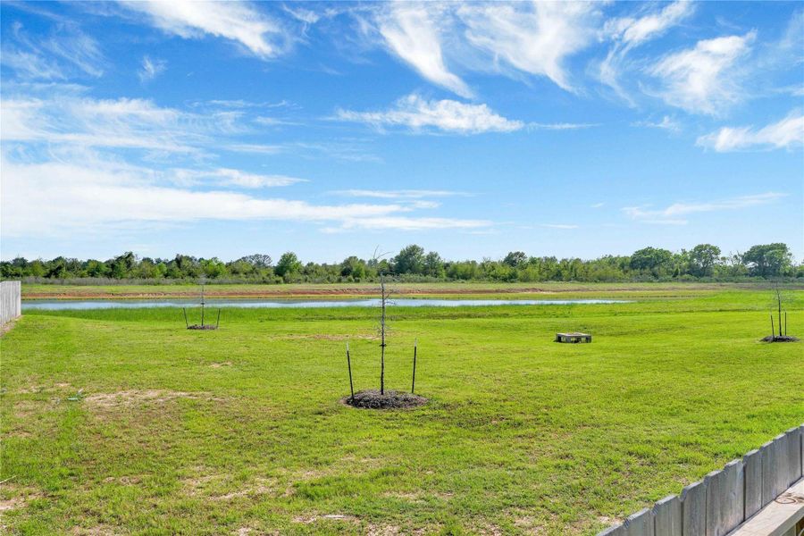 Located in the welcoming Bauer Landing community, residents enjoy beautiful green spaces, walking trails, and a stunning central park, all just minutes from Highway 290, shopping, dining, and great schools.