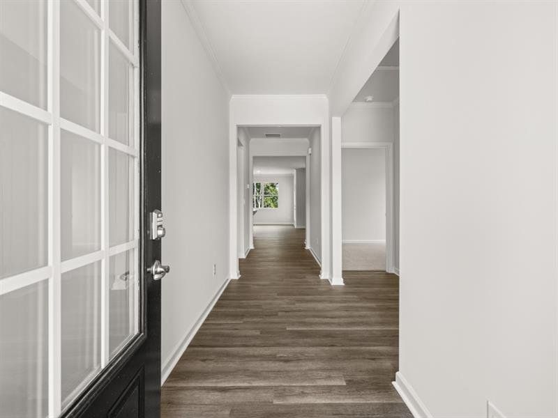 Spacious, unfurnished interior of a new home in Lost Creek, Dallas (Image 22).