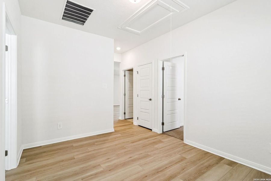 Spacious, unfurnished interior of a new home in Lark Canyon, New Braunfels (Image 38).