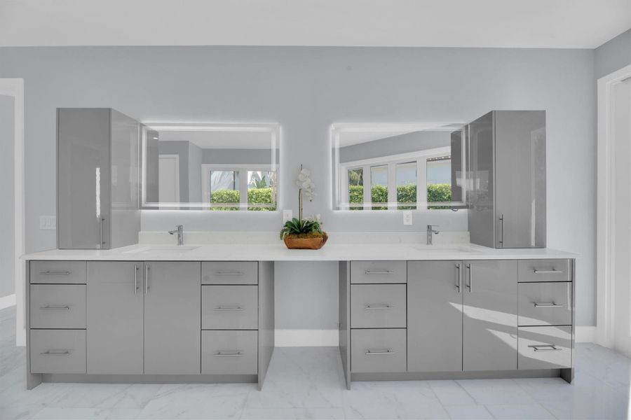 Spacious, unfurnished interior of a new home in , Fort Lauderdale (Image 29).