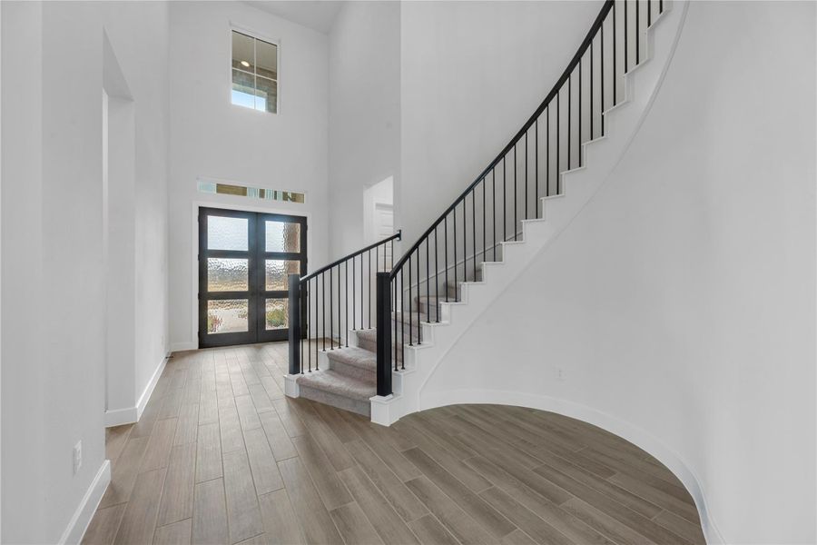 Spacious, unfurnished interior of a new home in Sienna, Missouri City (Image 14).