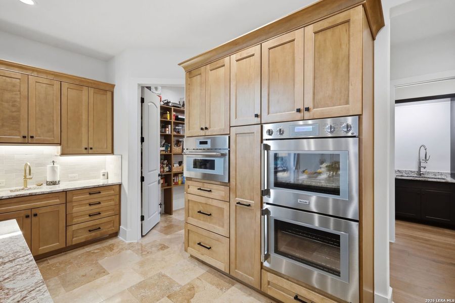Furnished interior view inside a new home in , Boerne (Image 70).