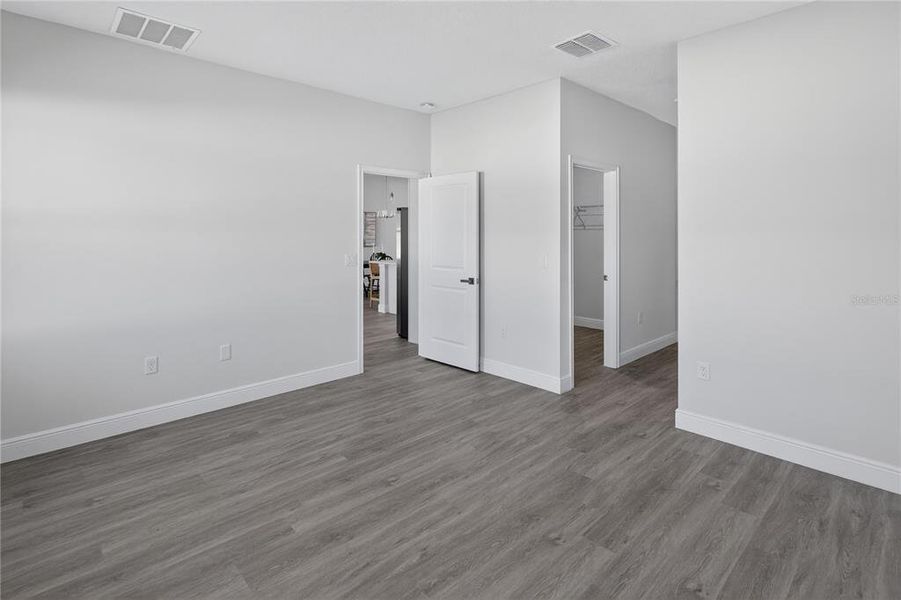 Spacious, unfurnished interior of a new home in , Ocala (Image 29).