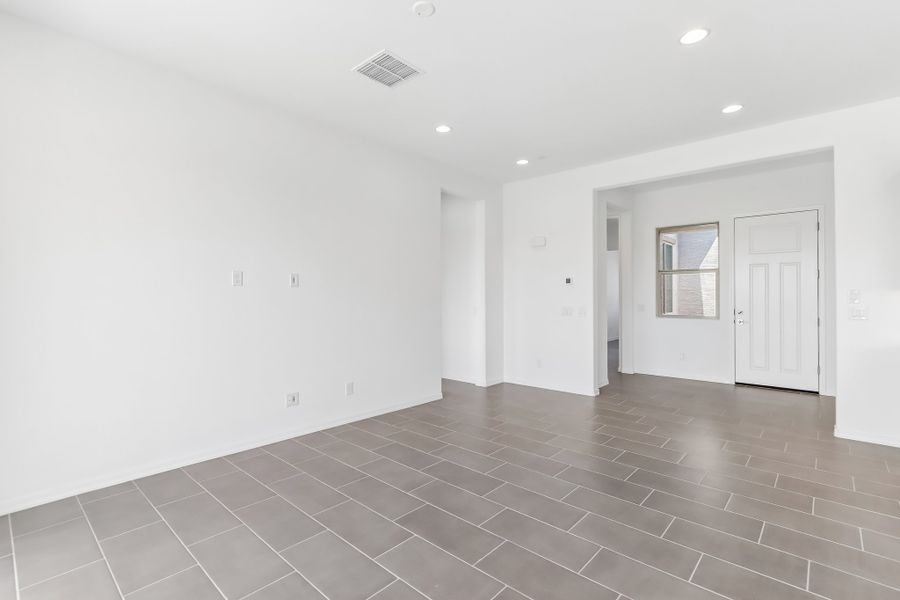 Spacious, unfurnished interior of a new home in Estrella, Goodyear (Image 16).