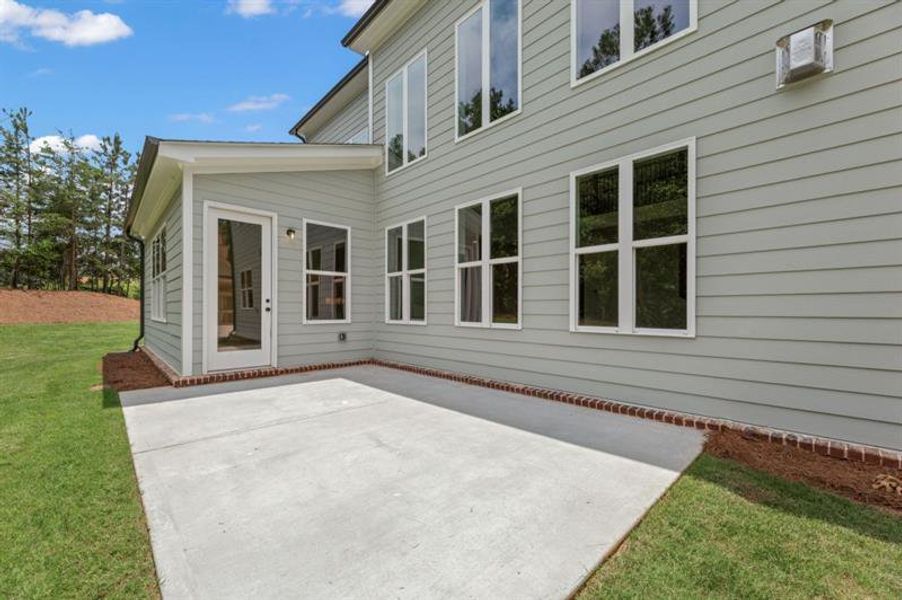 Exterior details and patio area of a home in White Post on Lake Lanier, Gainesville (Image 4).
