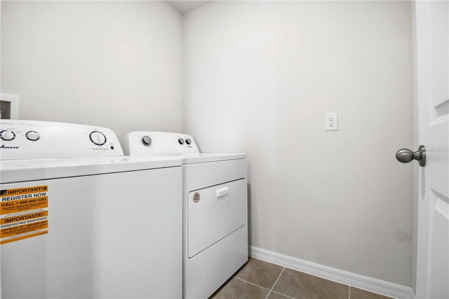Close-up of interior finishes inside a home in Mandarin Grove, Palmetto (Image 16).