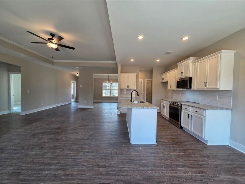 Spacious, unfurnished interior of a new home in Benson Estates, Dallas (Image 14).
