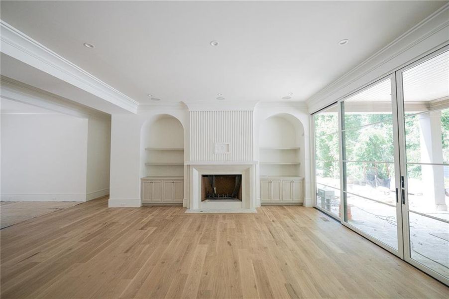 Spacious, unfurnished interior of a new home in Blue Heron Walk, Atlanta (Image 6).