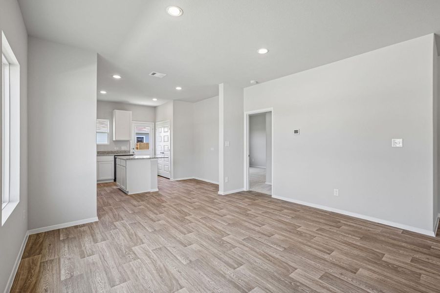 Spacious, unfurnished interior of a new home in Edgebrooke, Pflugerville (Image 32).