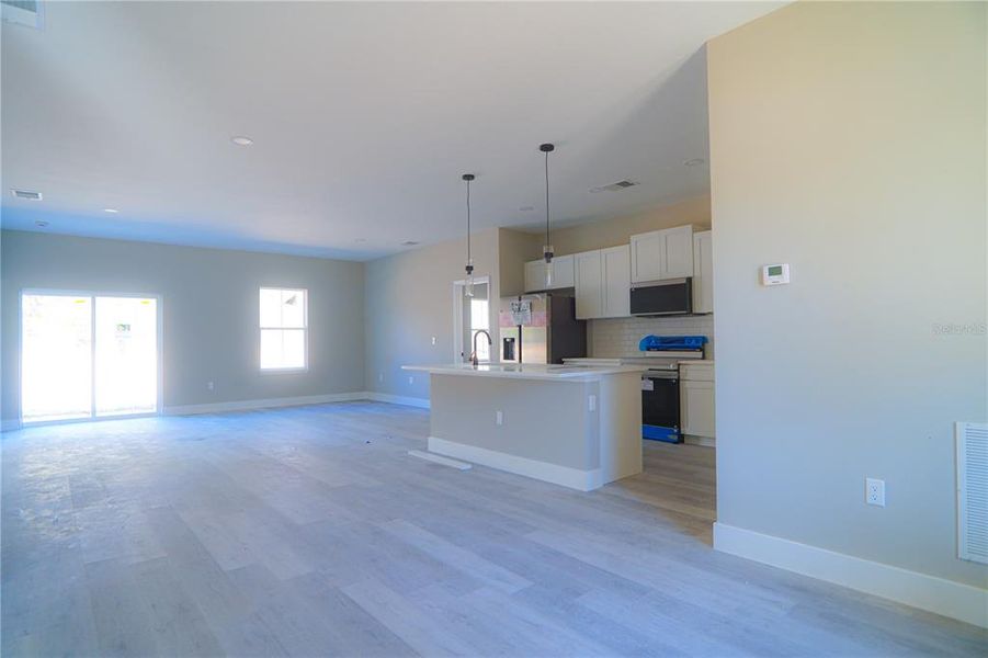 Spacious, unfurnished interior of a new home in , Ocala (Image 14).