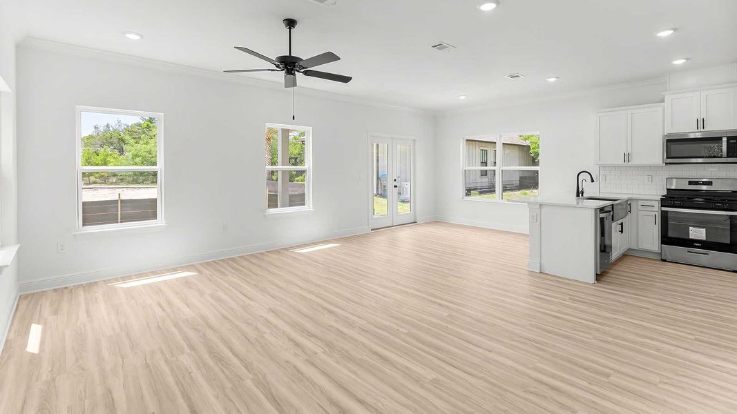Spacious, unfurnished interior of a new home in Sanctuary Beach, Panama City Beach (Image 17).