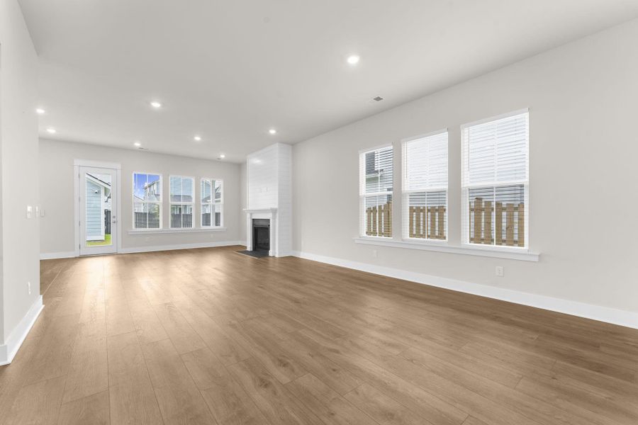Spacious, unfurnished interior of a new home in Carnes Crossroads, Summerville (Image 31).