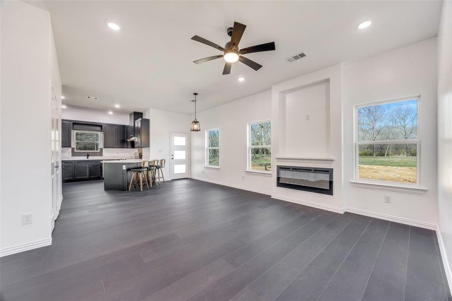 Spacious, unfurnished interior of a new home in , Greenville (Image 15).