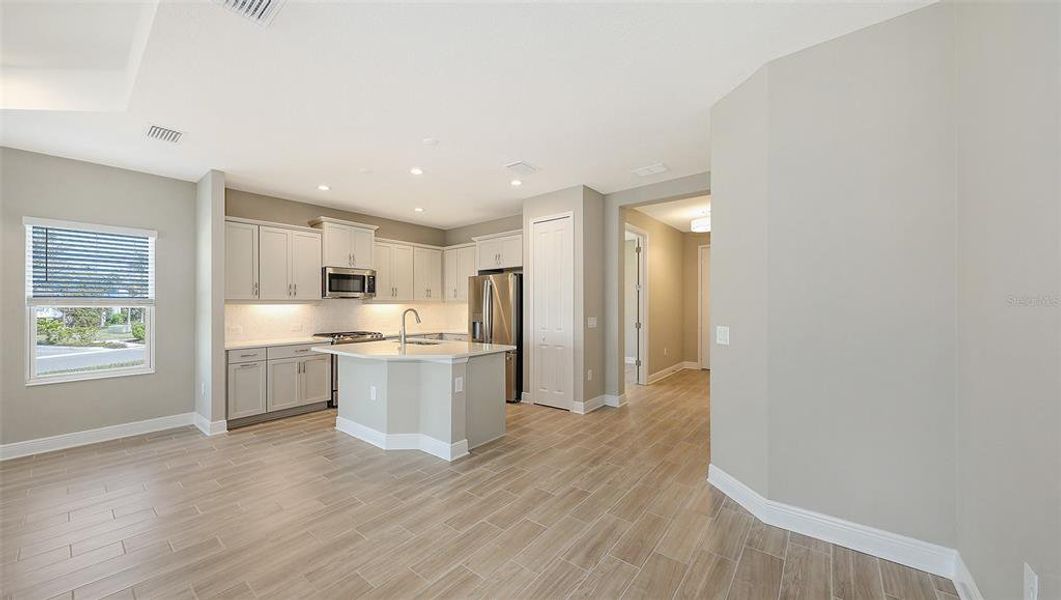 Spacious, unfurnished interior of a new home in , Venice (Image 39).