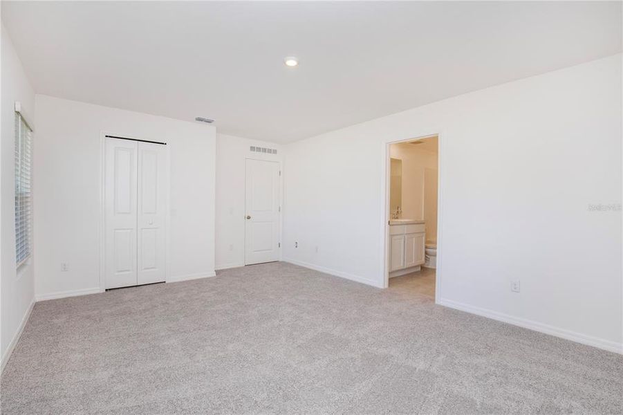 Spacious, unfurnished interior of a new home in Port Charlotte, Port Charlotte (Image 10). Spacious, unfurnished interior of a new home in Port Charlotte, Port Charlotte (Image 10).