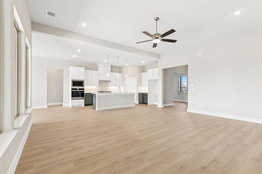 Spacious, unfurnished interior of a new home in Ellis Ranch Estates, Waxahachie (Image 14).