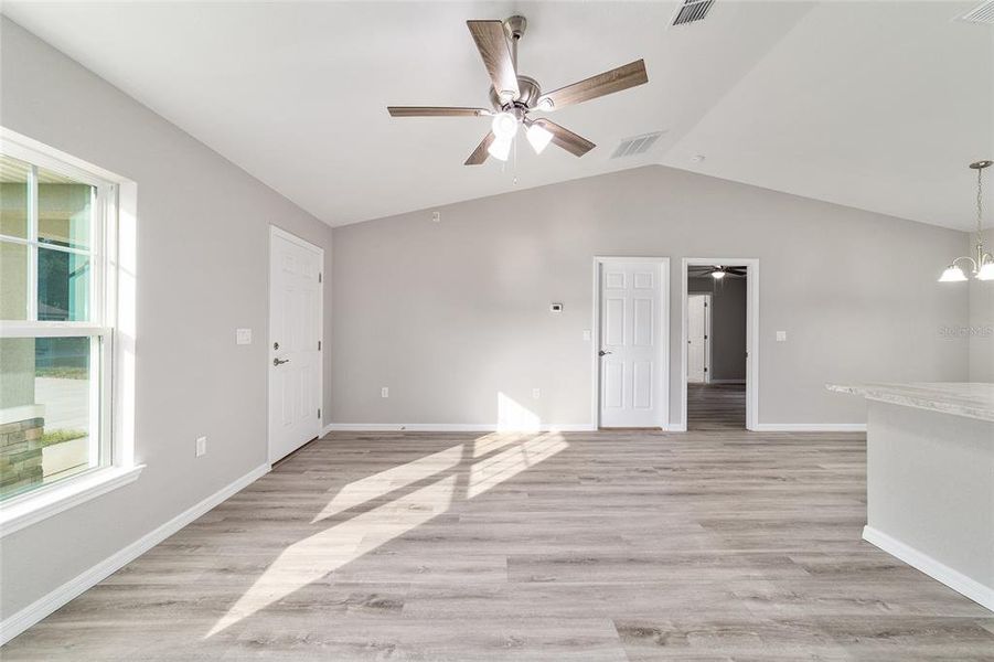 Spacious, unfurnished interior of a new home in , Ocala (Image 12).