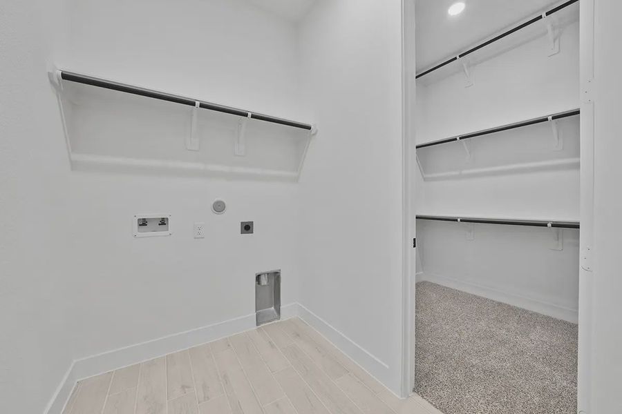 Spacious, unfurnished interior of a new home in Grange, Katy (Image 26).
