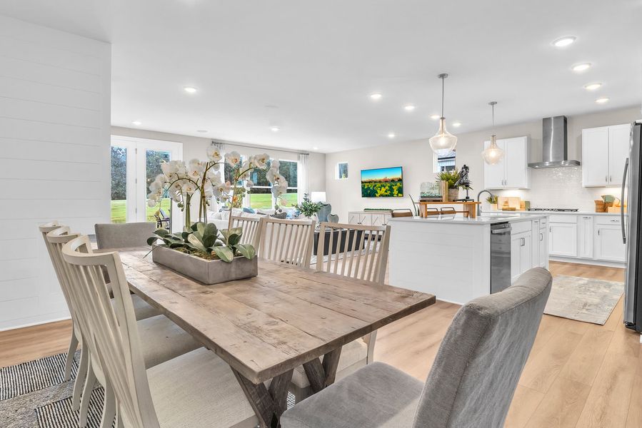 Dining Area Dining Area