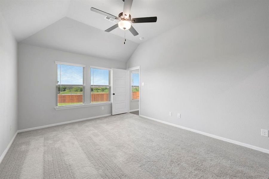 Spacious, unfurnished interior of a new home in Sanderos, Fort Worth (Image 36).