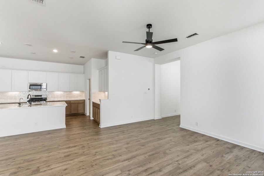 Spacious, unfurnished interior of a new home in The Crossvine – Garden Homes, Schertz (Image 27).