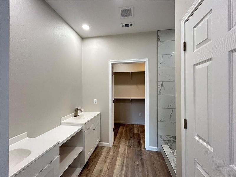 Furnished interior view inside a new home in , Sulphur Springs (Image 6).