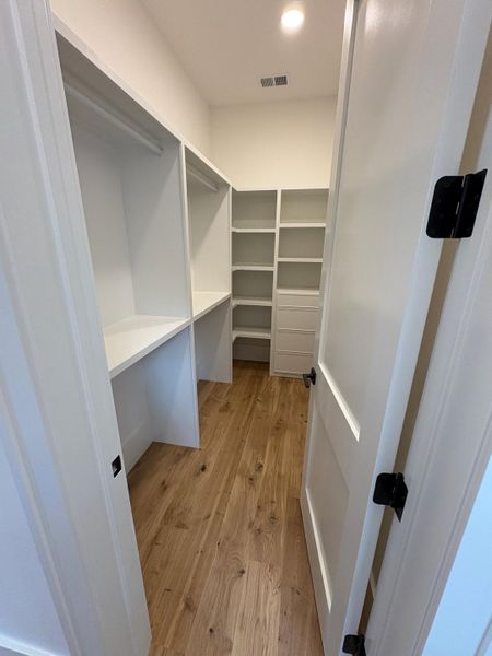 Spacious, unfurnished interior of a new home in , Seabrook Island (Image 44).